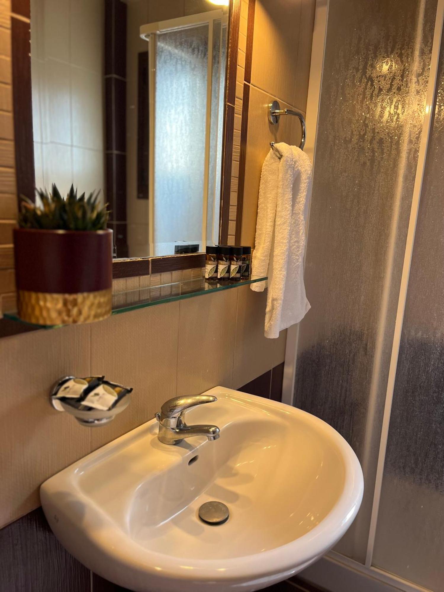 Agnanti Zitsas Hotel מראה חיצוני תמונה